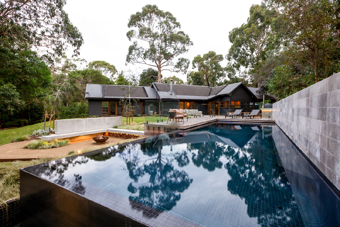 giving it a natural swimming hole aesthetic. 12|Contemporary Home Melbourne 15|cos design logo