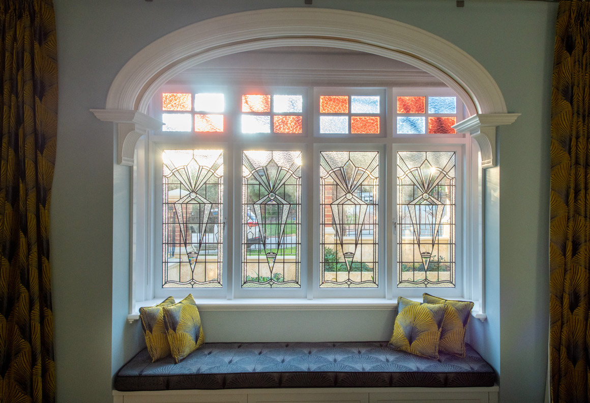 Art Deco sitting area|Art Deco bathtub|Art Deco window|Art Deco window|Art Deco living room