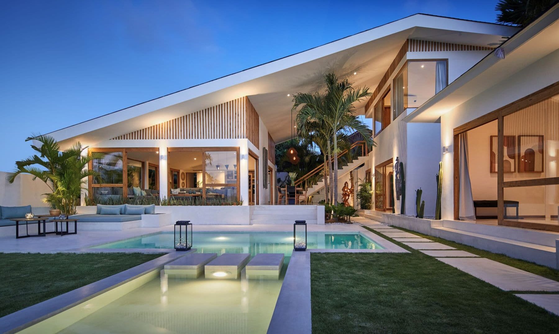 Bali Meets Palm Springs|Open-plan bathroom|Bedroom suite Canggu villa|Luxury stays in Canggu|Luxury bathroom Bali villa|Modern villa ensuite|Biombo Design|Bali tropical retreat|Bali Meets Palm Springs|Neutral color palette|Sunset cocktails Bali|Luxury Villa Canggu