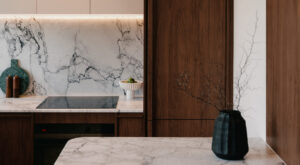 |Custom bench seating|Art Deco apartment|Arabascato stone kitchen|Bar nook feature|Bondi Junction renovation|Warm walnut joinery|Art Deco Renovation|Art Deco Renovation|Modern vintage styling|
