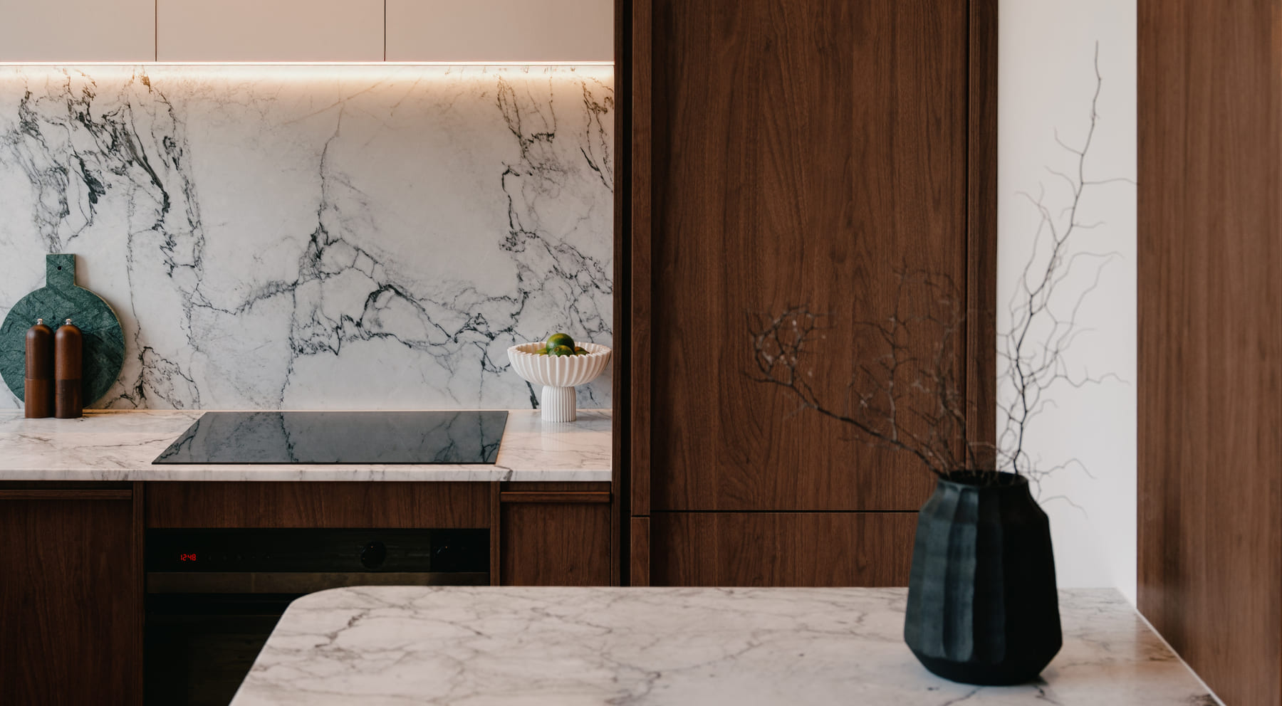 |Custom bench seating|Art Deco apartment|Arabascato stone kitchen|Bar nook feature|Bondi Junction renovation|Warm walnut joinery|Art Deco Renovation|Art Deco Renovation|Modern vintage styling|