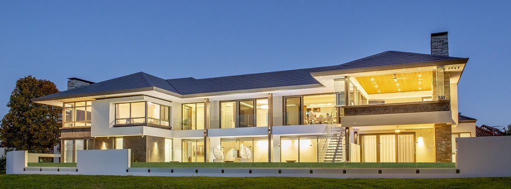 South Perth Custom Home facade|South Perth house from the outside|South Perth inside open space|South Perth room with big windows|South Perth Custom Home pool|South Perth living room|South Perth dinning room|South Perth Custom Home bedroom|South Perth dinning room with view|Empire Building Company|South Perth house from the corner